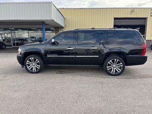 Used 2013 Chevrolet Suburban LTZ image 8