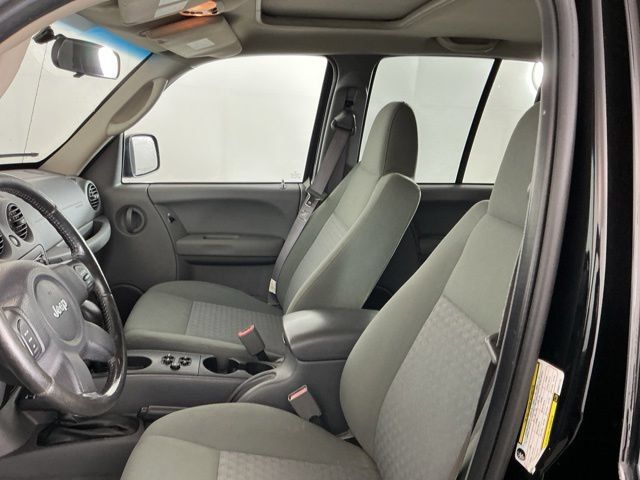 Used 2005 Jeep Liberty Sport AWD/4WD image 13