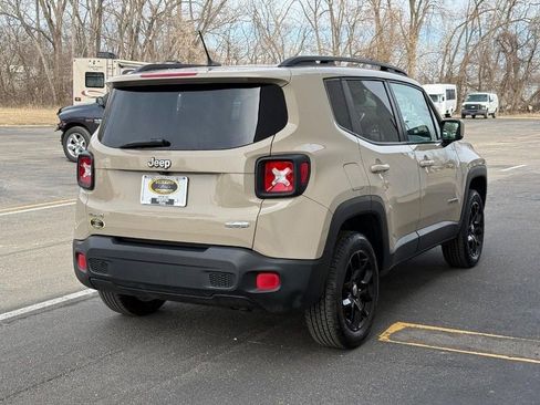 Used 2016 Jeep Renegade Latitude image 5