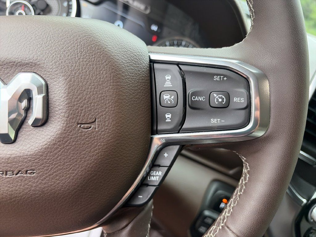 Used 2025 RAM 1500 Laramie AWD/4WD image 33