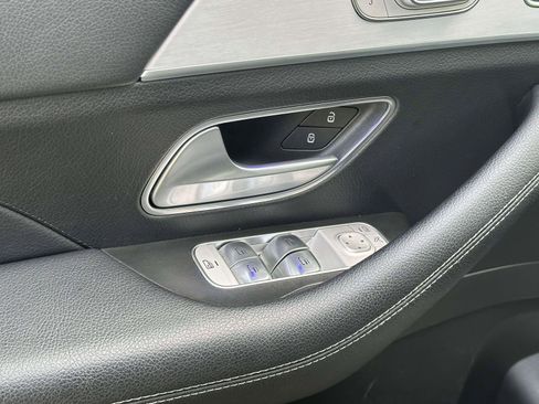 Used 2024 Mercedes-Benz GLE 450e 4MATIC image 16
