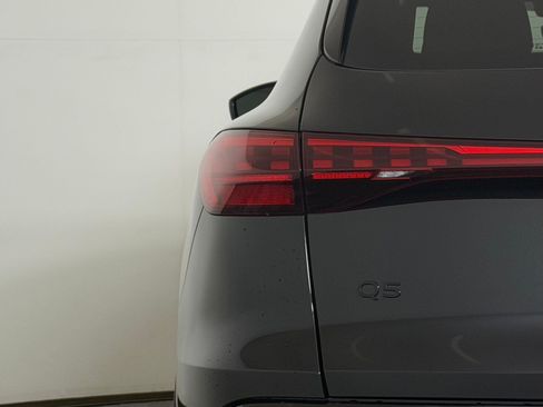 Used 2025 Audi Q5 Premium w/ Convenience Package AWD/4WD image 29