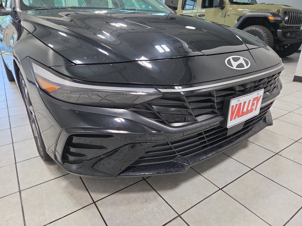 Used 2024 Hyundai Elantra Limited FWD image 21