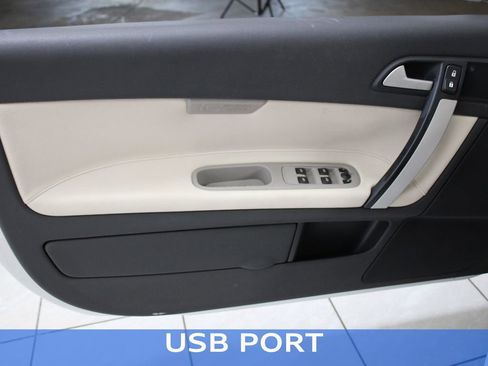 Used 2012 Volvo C70 T5 w/ Climate Pkg image 4