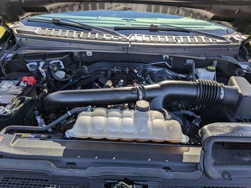 Used 2024 Ford Expedition Limited image 3