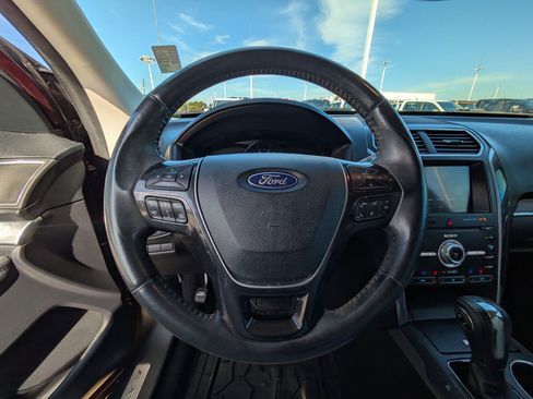 Used 2019 Ford Explorer Limited w/ Limited Luxury Package image 16