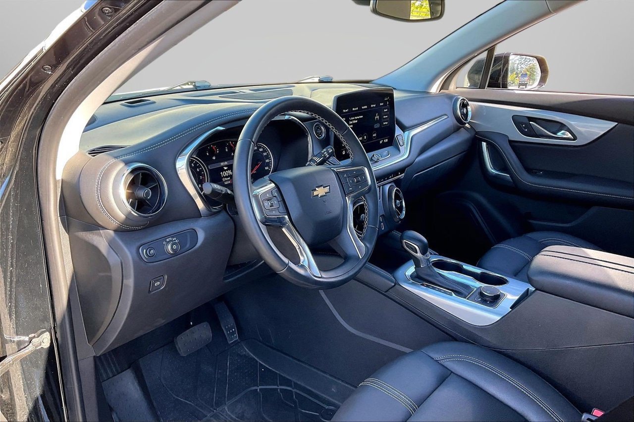 Used 2025 Chevrolet Blazer LT w/ Midnight/Sport Edition FWD image 19