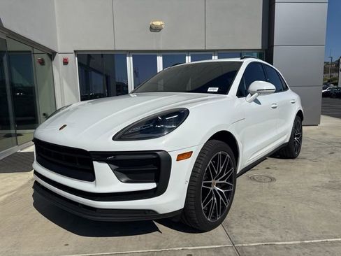 Used 2022 Porsche Macan AWD/4WD image 3