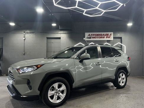 Used 2019 Toyota RAV4 XLE w/ Convenience Package AWD/4WD image 3