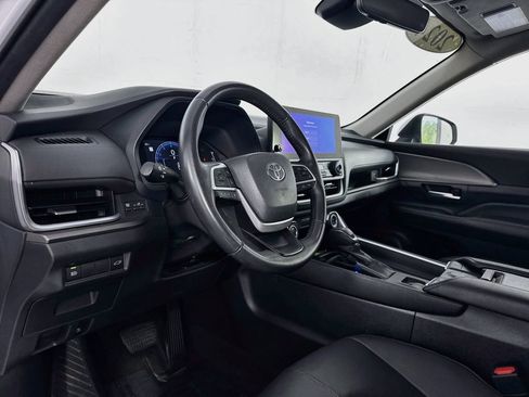 Used 2024 Toyota Grand Highlander AWD image 14