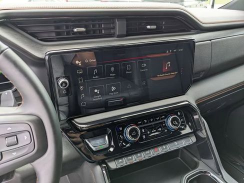 Used 2025 GMC Sierra 1500 AT4 w/ AT4 Premium Package AWD/4WD image 23