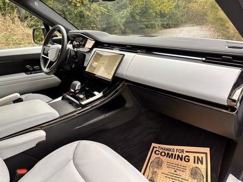 Used 2024 Land Rover Range Rover Sport SE image 20