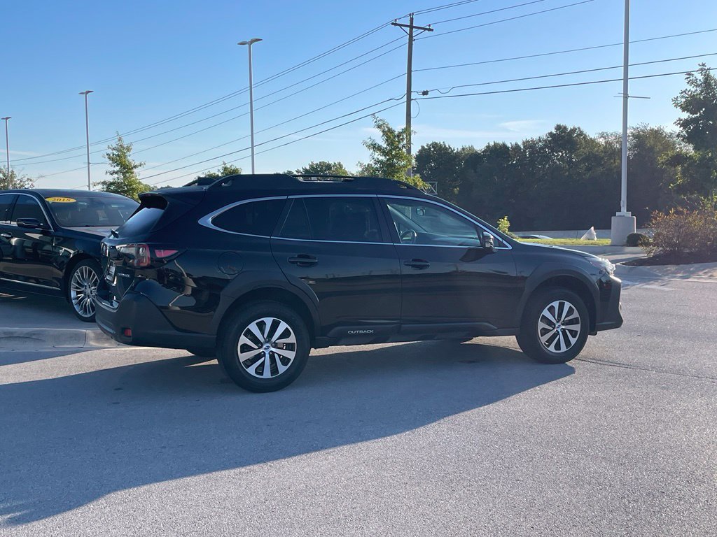Used 2023 Subaru Outback Premium AWD/4WD image 8