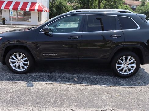 Used 2016 Jeep Cherokee Limited w/ Trailer Tow Group AWD/4WD image 4