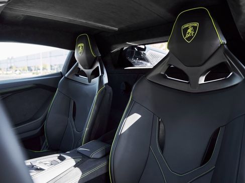 Used 2025 Lamborghini Revuelto image 47