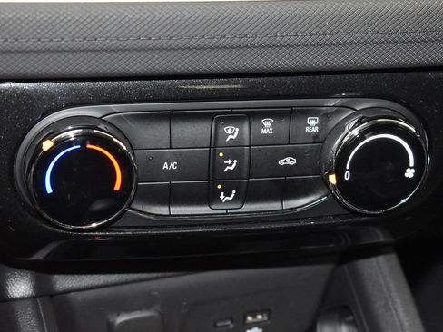 Used 2025 Chevrolet TrailBlazer LT FWD image 19