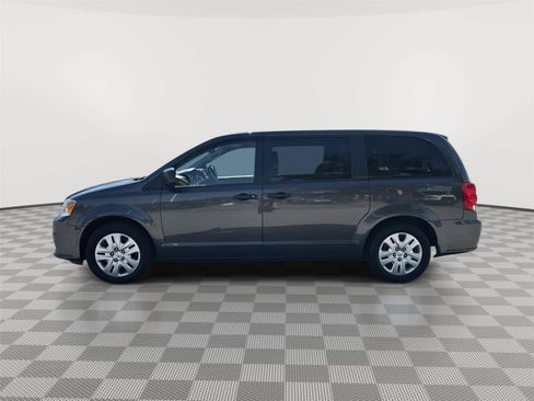 Used 2019 Dodge Grand Caravan SE FWD image 3