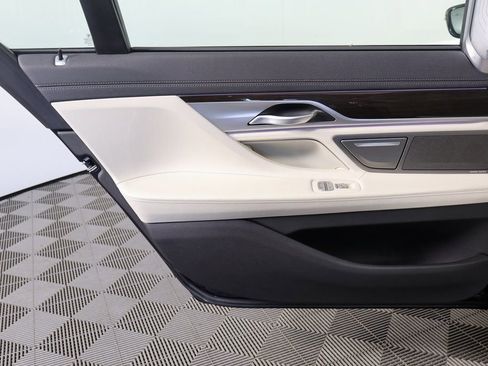 Used 2020 BMW 740i w/ Premium Package image 13