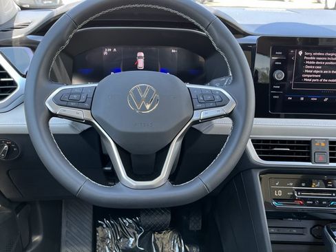 New 2026 Volkswagen Taos SE AWD/4WD image 17