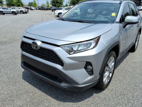 Used 2019 Toyota RAV4 XLE Premium FWD image 9