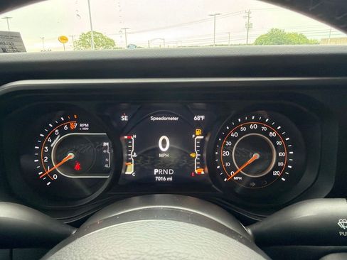 Used 2026 Jeep Gladiator Mojave AWD/4WD image 32