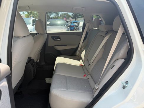Certified 2023 Nissan Rogue SV FWD image 14