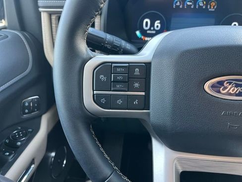 Used 2024 Ford Expedition Limited image 16