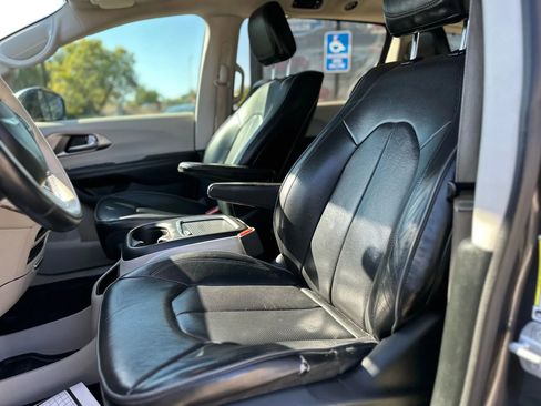 Used 2018 Chrysler Pacifica Limited w/ Advanced Safetytec Group image 10