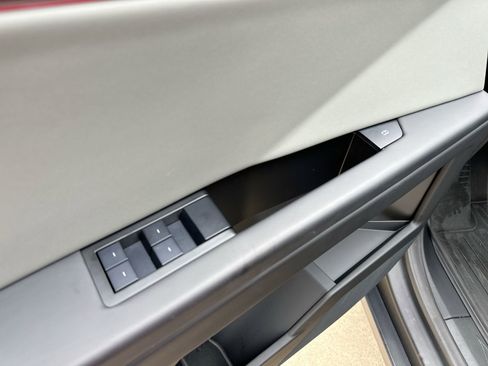 Used 2025 Tesla Cybertruck 2WD Crew Cab image 13