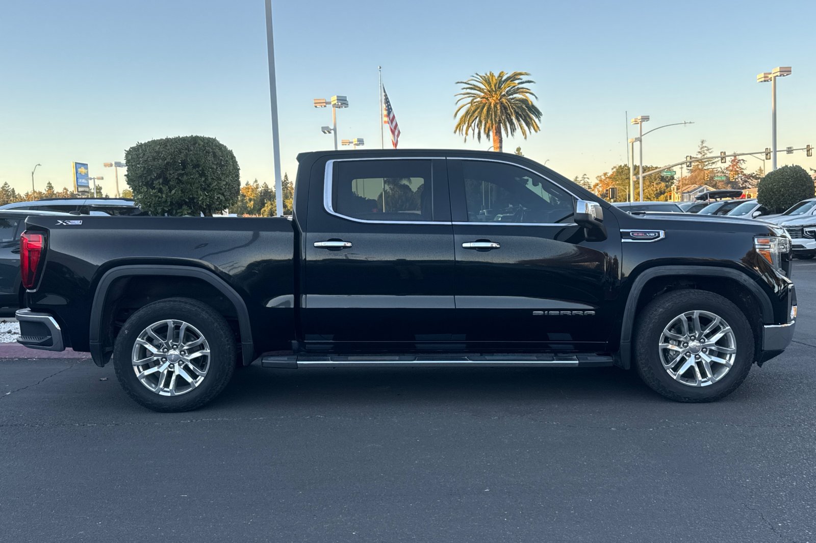 Used 2020 GMC Sierra 1500 SLT w/ SLT Premium Package AWD/4WD image 4