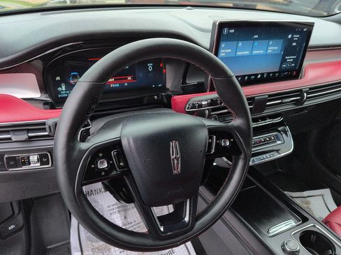 Used 2025 Lincoln Corsair Reserve AWD/4WD image 12