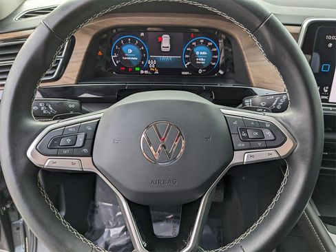 Certified 2024 Volkswagen Atlas SE image 29