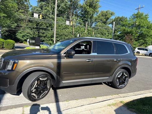 Used 2023 Kia Telluride S AWD/4WD image 4