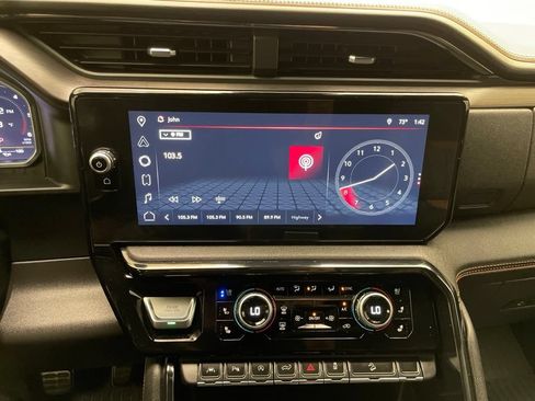Used 2024 GMC Sierra 1500 AT4 w/ Technology Package AWD/4WD image 15