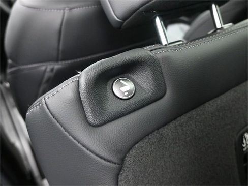 Certified 2025 Honda Pilot Touring image 34