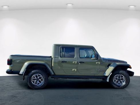 Used 2025 Jeep Gladiator Rubicon AWD/4WD image 7