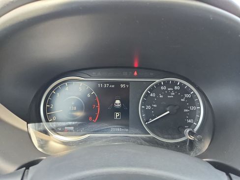 Used 2018 Nissan Kicks SR FWD image 29