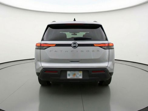 Used 2025 Nissan Pathfinder SV image 7