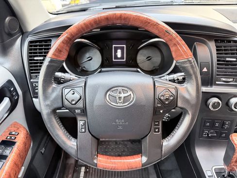 Used 2018 Toyota Sequoia Platinum image 19