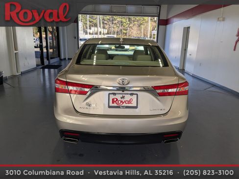 Used 2015 Toyota Avalon Limited image 4