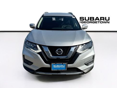 Used 2017 Nissan Rogue SV FWD image 2