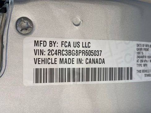 Used 2023 Chrysler Pacifica Touring-L w/ Uconnect Theater Family Group image 35