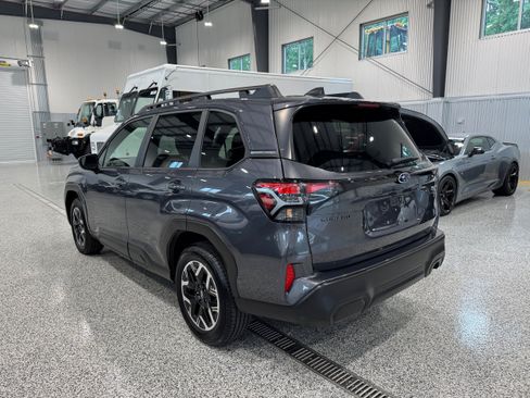 Used 2025 Subaru Forester Premium AWD/4WD image 7