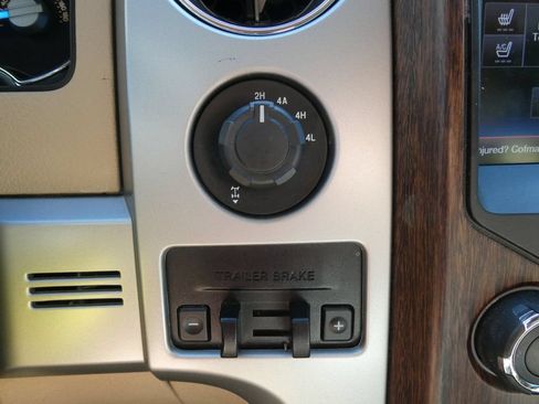 Used 2014 Ford F150 Lariat w/ Equipment Group 502A Luxury AWD/4WD image 31