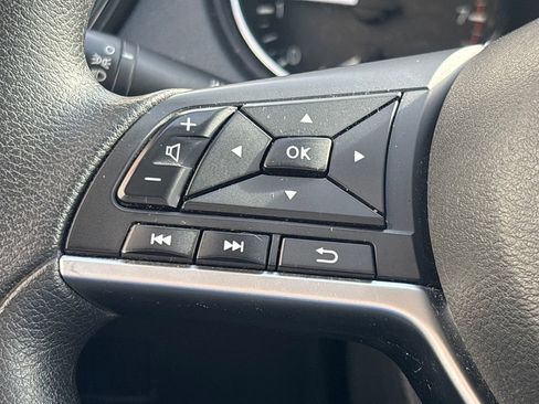 Used 2021 Nissan Rogue Sport S image 18