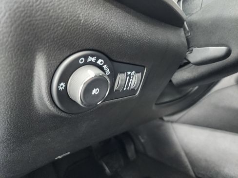 Used 2024 Jeep Compass Latitude image 39