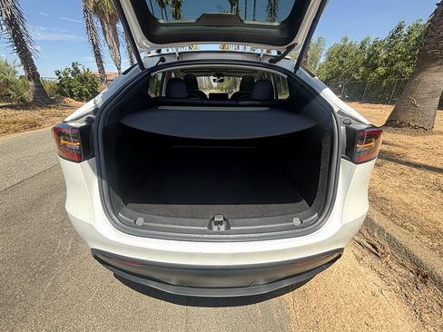 Used 2023 Tesla Model Y Performance AWD/4WD image 14