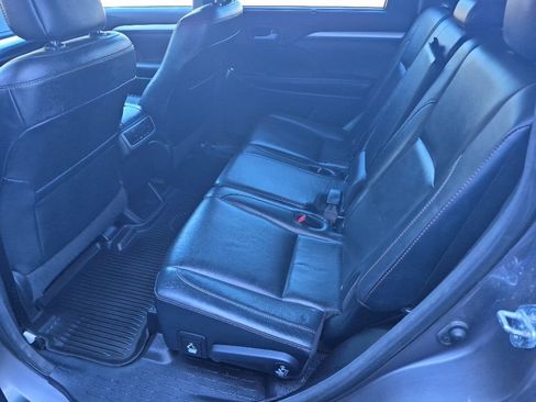Used 2016 Toyota Highlander XLE AWD/4WD image 12