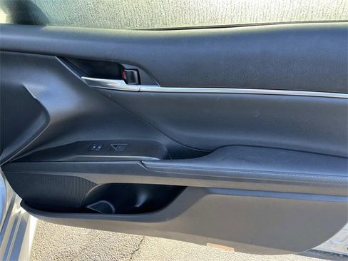 Used 2021 Toyota Camry XLE image 20