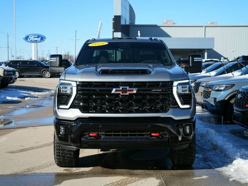 Used 2025 Chevrolet Silverado 2500 ZR2 image 2